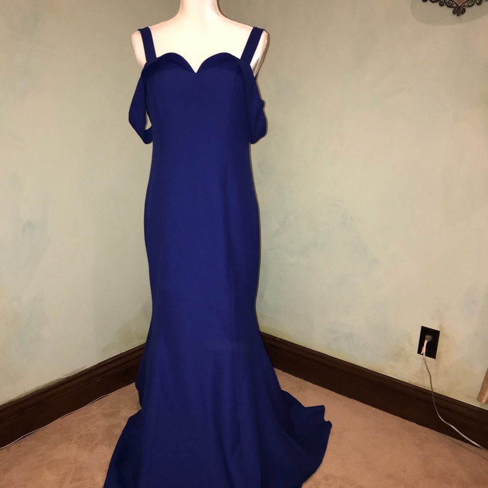 Off the Shoulder & Strapped Navy Gown 😍